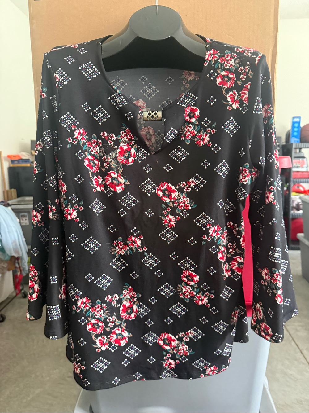 Women’s Black Floral V-Neck Long Sleeve Top p46